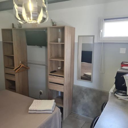 Chambre Cosy Avec Terrasse Apartment Arles Ngoại thất bức ảnh