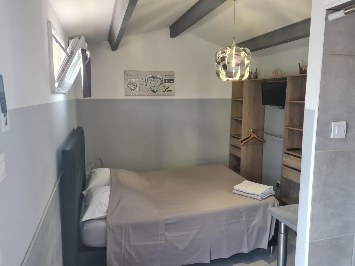 Chambre Cosy Avec Terrasse Apartment Arles Ngoại thất bức ảnh